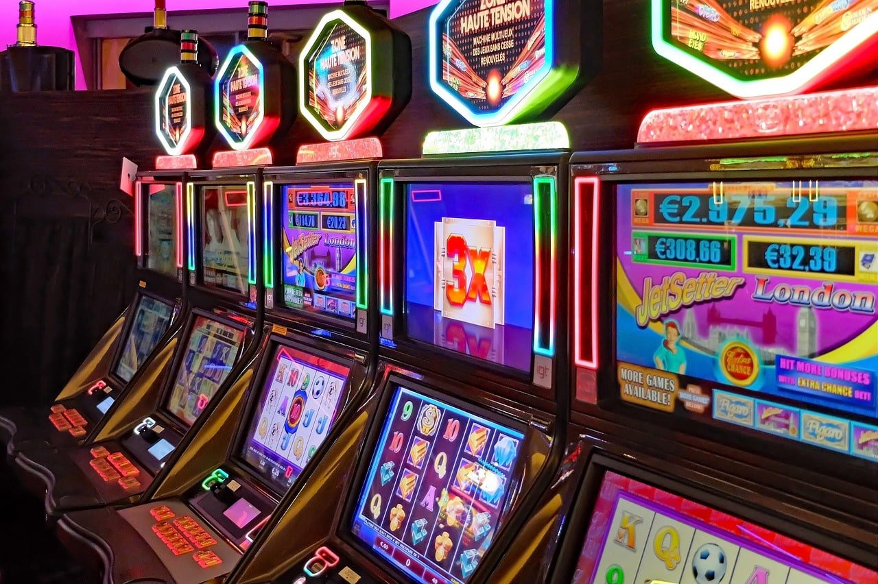 Studio live dealer Super Sic Bo dengan tampilan multi-kamera di kapsul4d